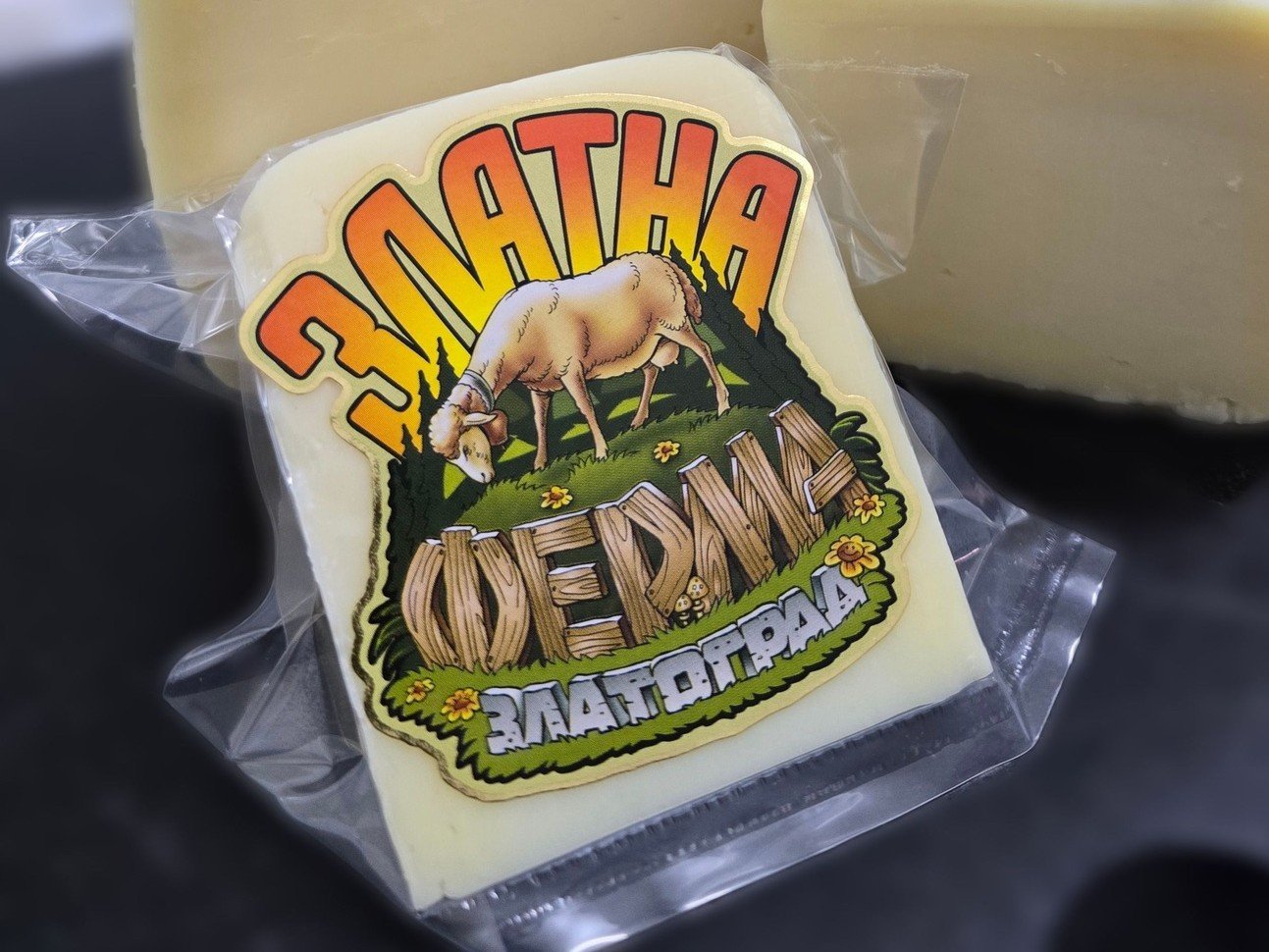 Златна Ферма Овчи кашкавал с орехи